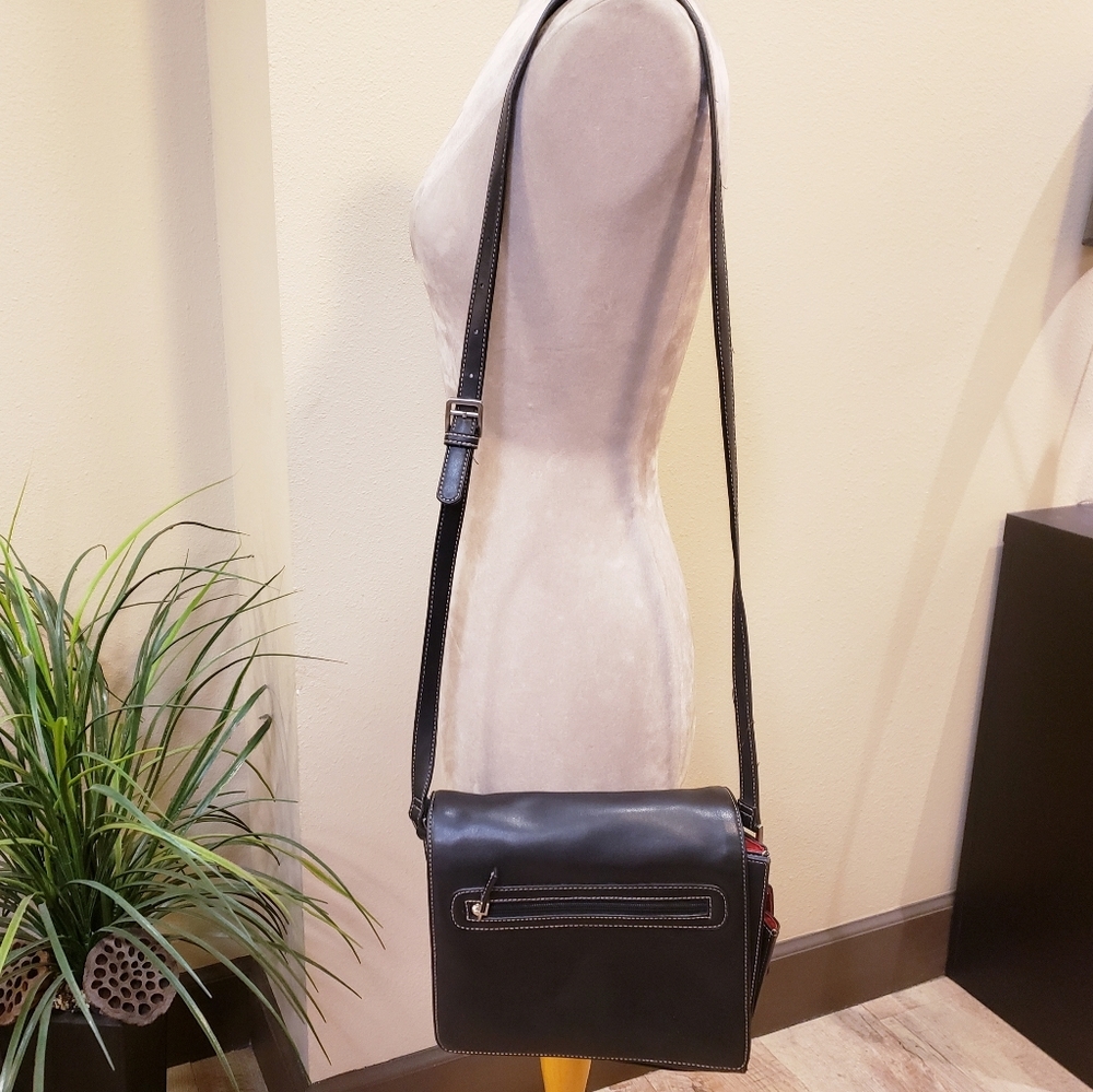 Vintage Liz Claiborne crossbody purse.